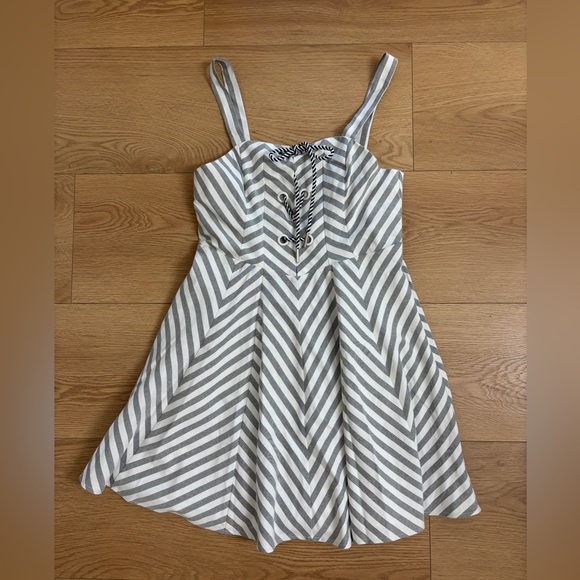 New Without Tag Priley Chic Striped Dress in Gray and White Size M w Pockets - Picture 1 of 5